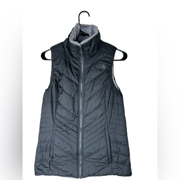 The North face Women’s Insulated Reversible Vest- Size Small - Picture 3 of 6